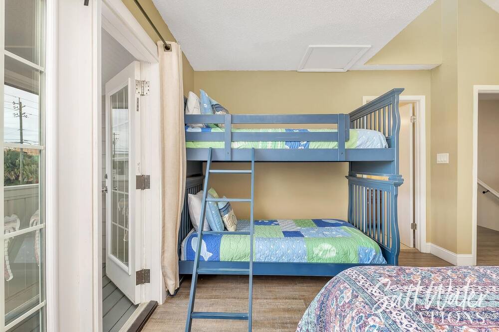 Photo of Bedroom in Miramar Beach