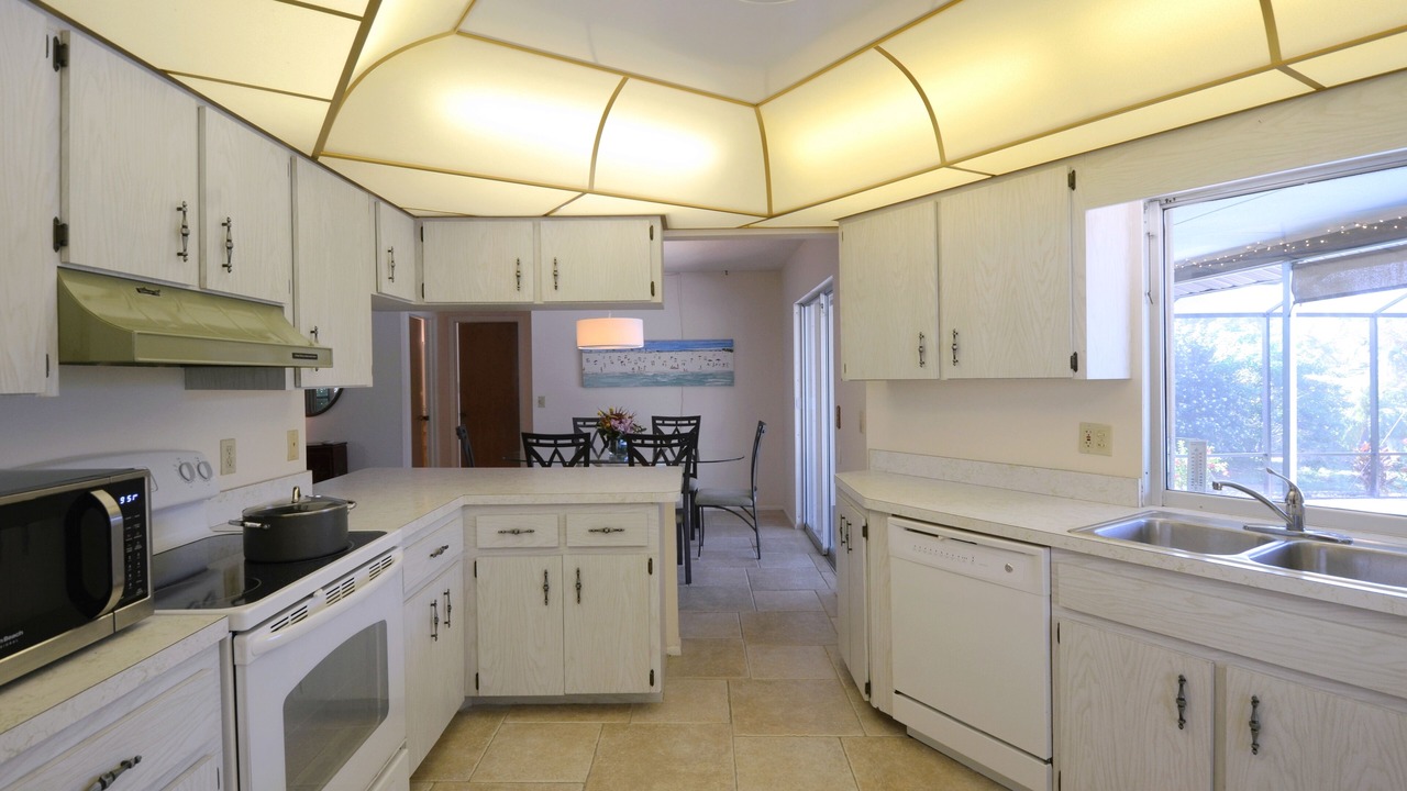Photo of Kitchen in Golden Beach