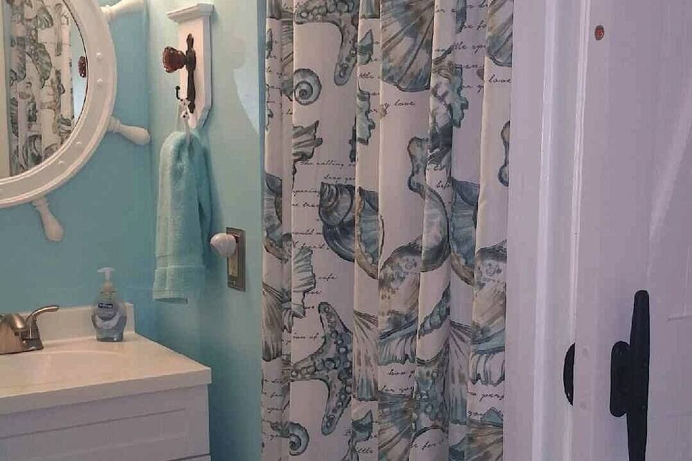 Photo of Bathroom in Garden City