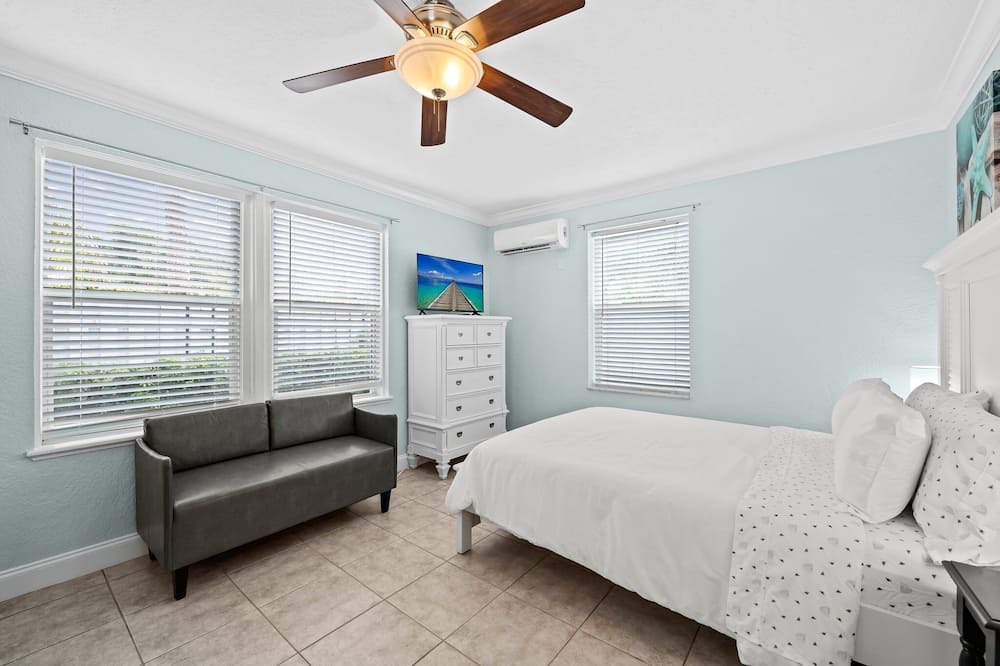 Photo of Bedroom in Highland Park Delray