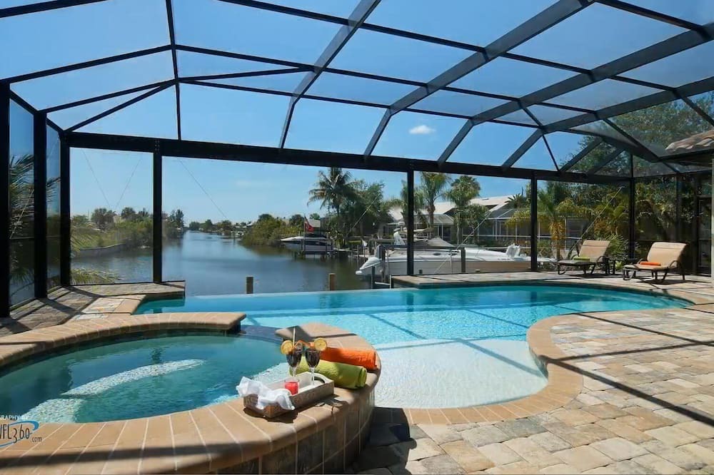 Photo of Outdoor in Pelican