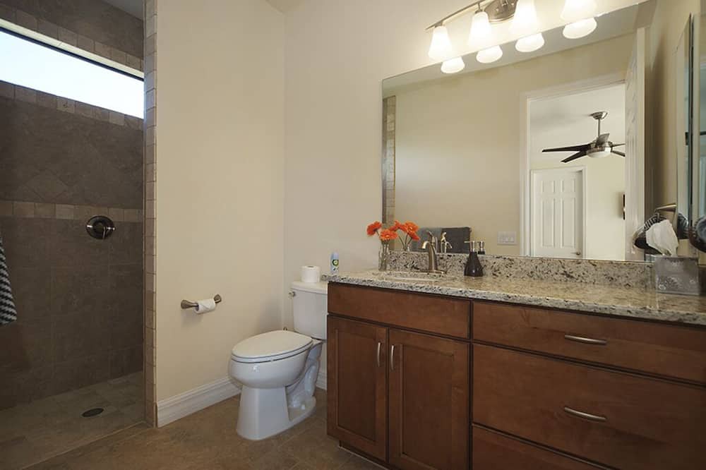 Photo of Bathroom in Pelican