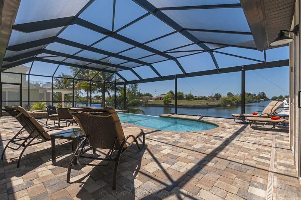 Photo of Outdoor in Pelican