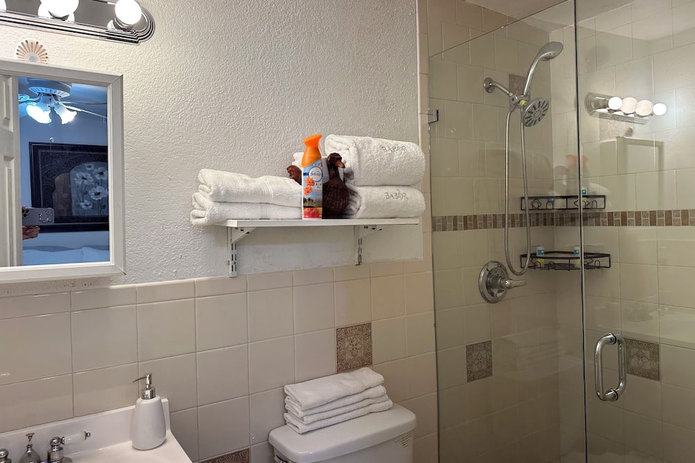 Photo of Bathroom in Poiciana Park II