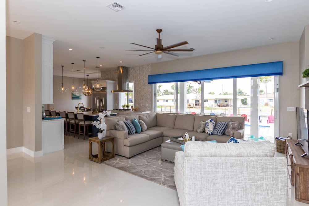 Photo of Livingroom in Pompano Isles
