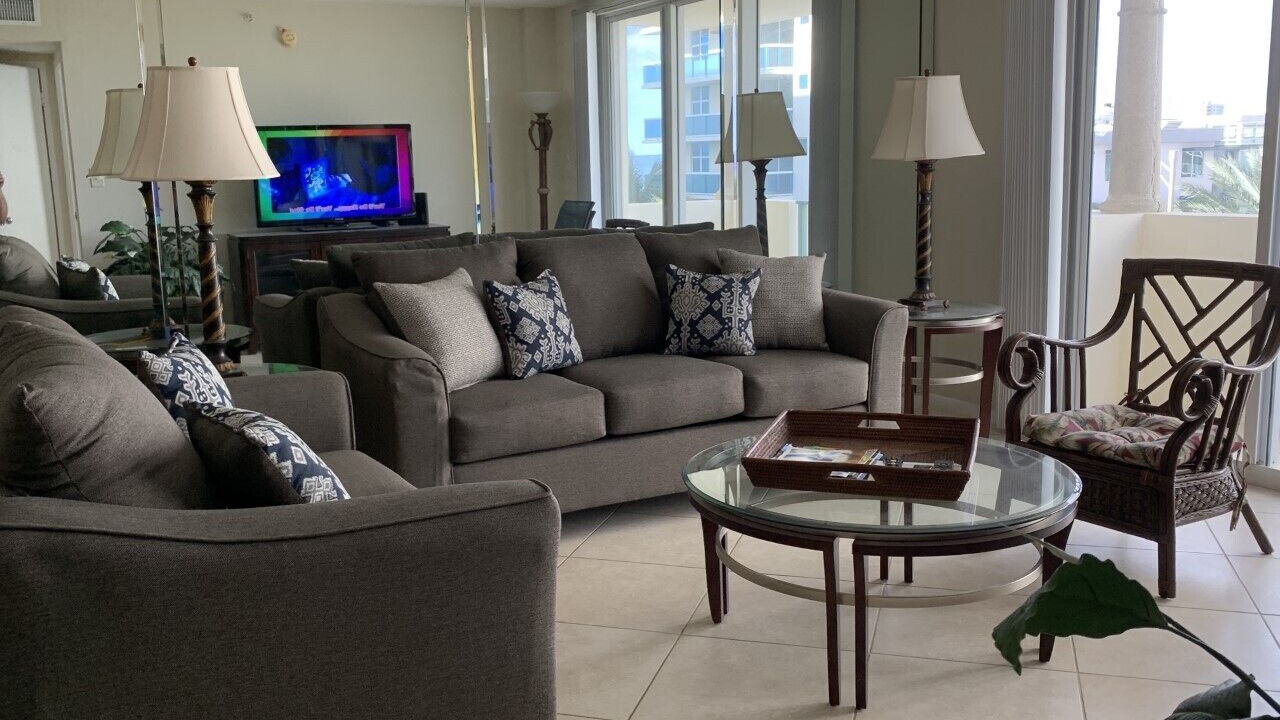 Photo of Livingroom in Surfside
