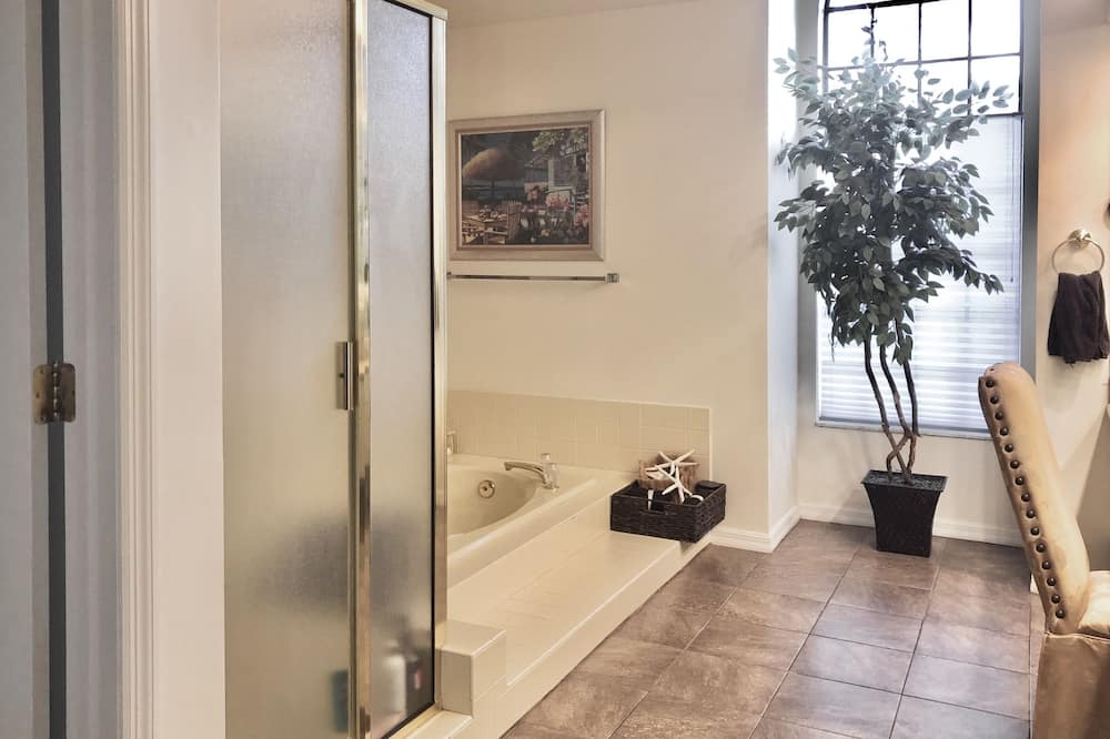 Photo of Bedroom in Landmark Estates