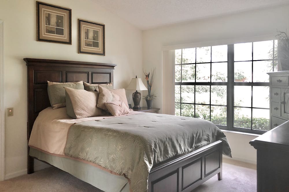 Photo of Bedroom in Landmark Estates