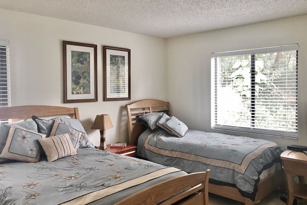 Photo of Bedroom in Landmark Estates