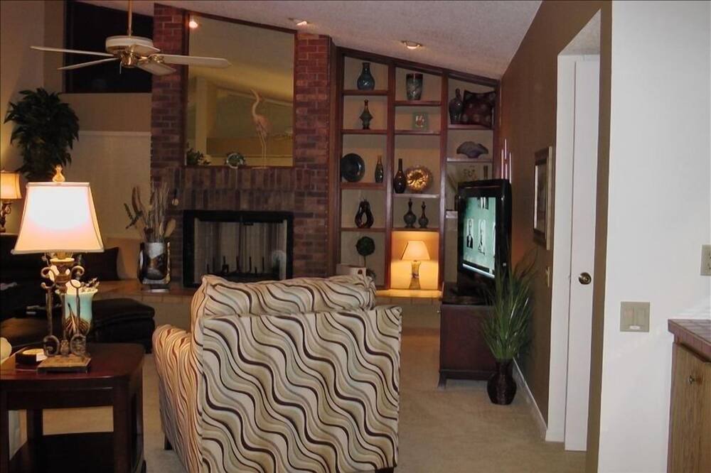 Photo of Bedroom in Landmark Estates