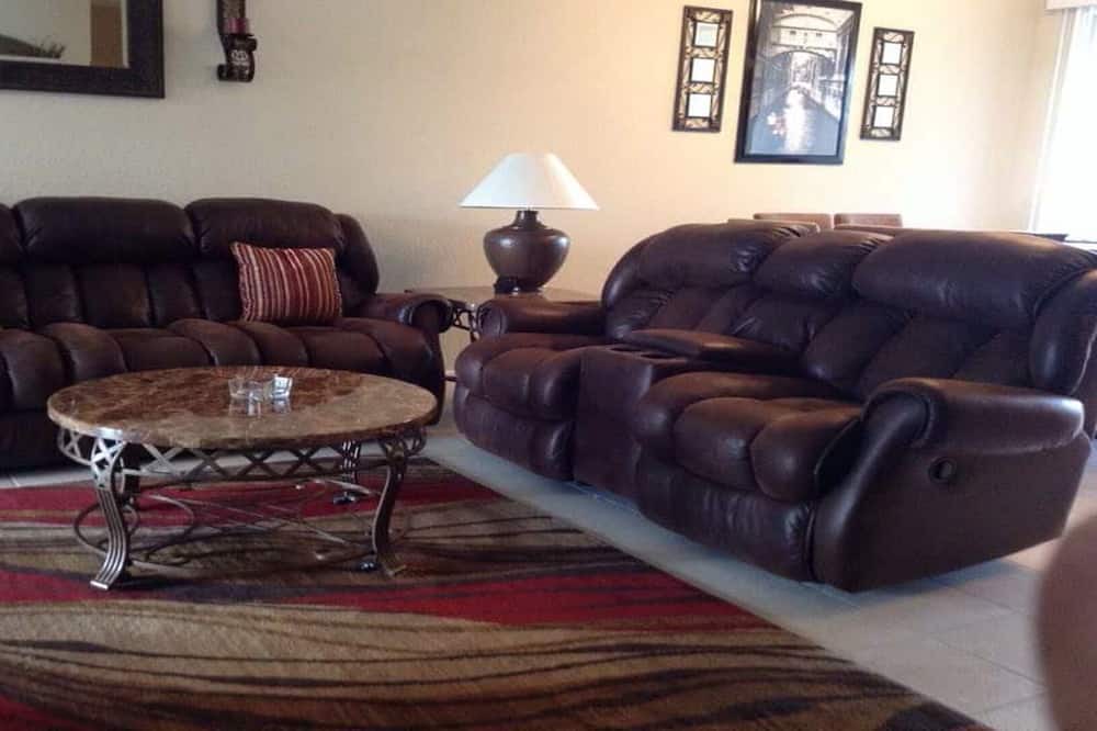 Photo of Livingroom in Trafalgar Village