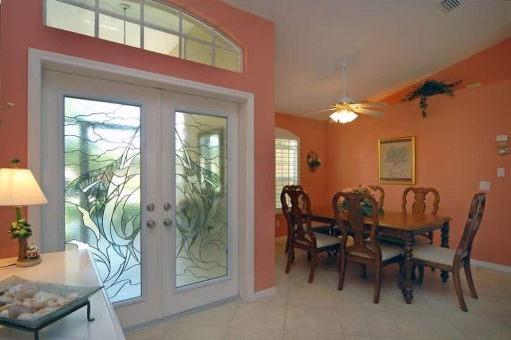 Photo of Bedroom in Crown Pointe