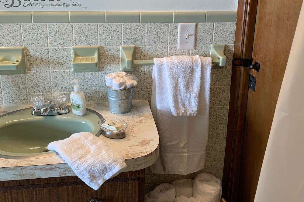 Photo of Bathroom in Auburndale
