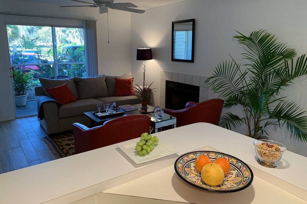Photo of Livingroom in Downtown