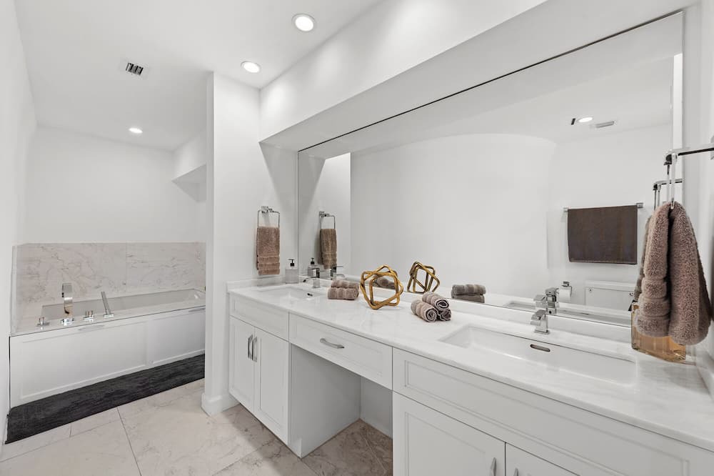 Photo of Bathroom in The Roads