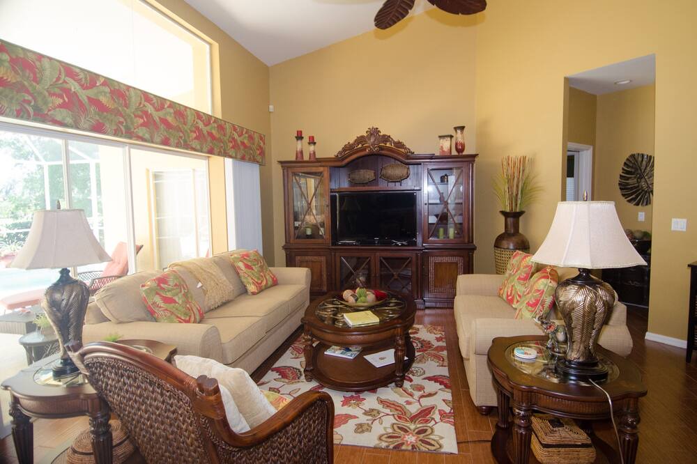 Photo of Livingroom in Falcons Glen
