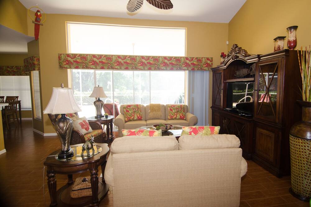 Photo of Livingroom in Falcons Glen
