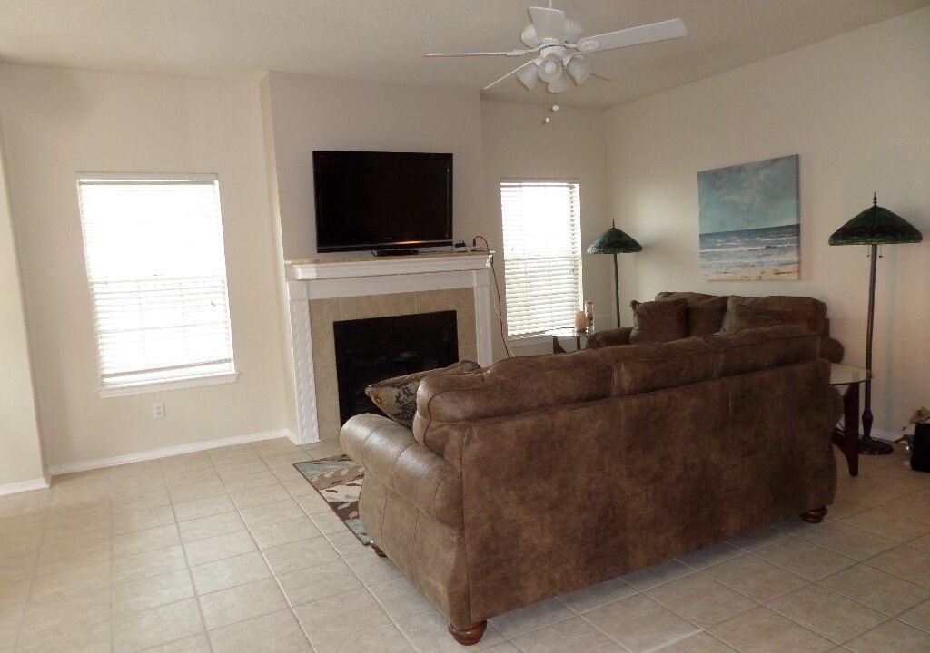 Photo of Livingroom in Ferry Pass