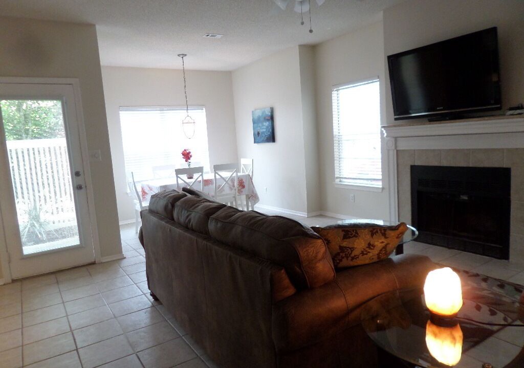 Photo of Livingroom in Ferry Pass