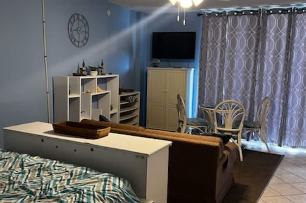 Photo of Livingroom in Bostwick Park