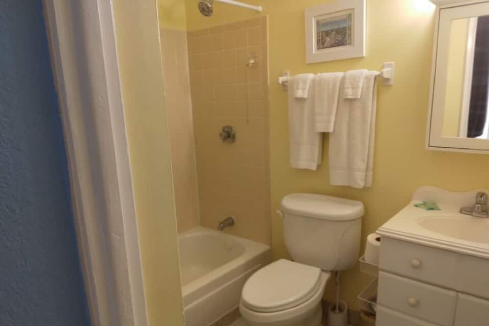 Photo of Bathroom in Bostwick Park
