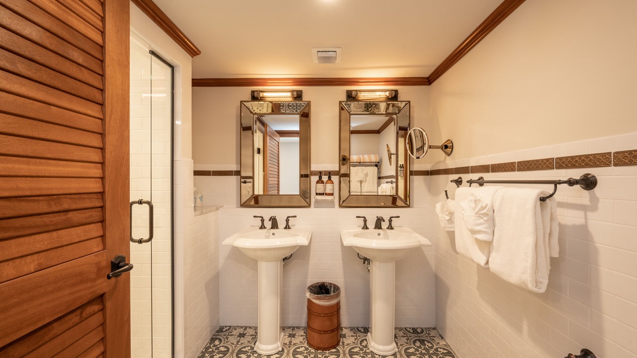 Photo of Bathroom in Marathon