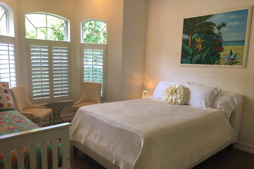 Photo of Bedroom in Lake Park