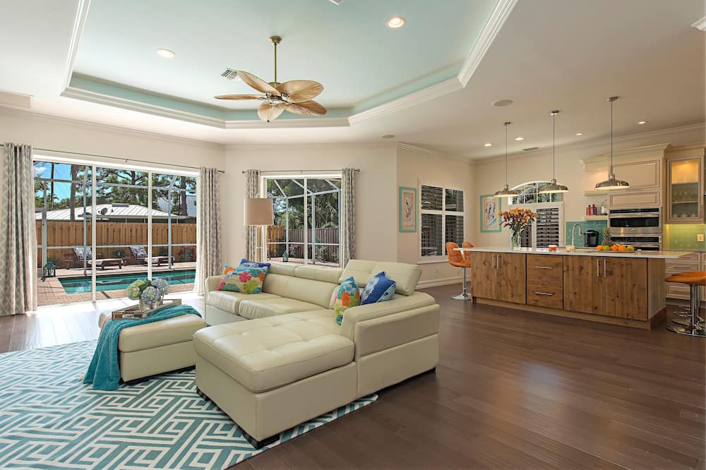 Photo of Livingroom in Lake Park