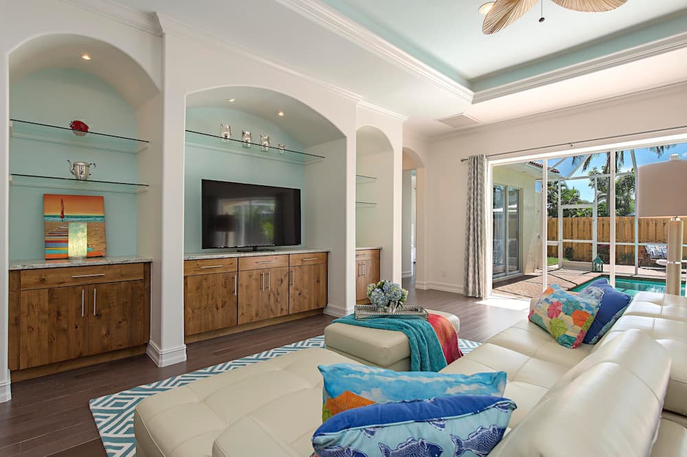 Photo of Livingroom in Lake Park