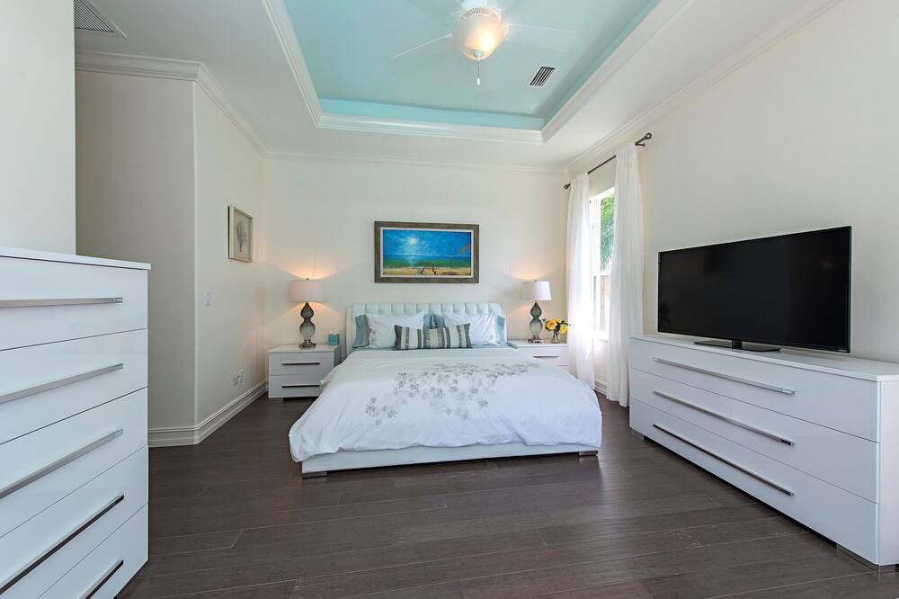 Photo of Bedroom in Lake Park
