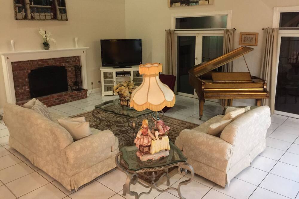 Photo of Livingroom in Southwest Ranches