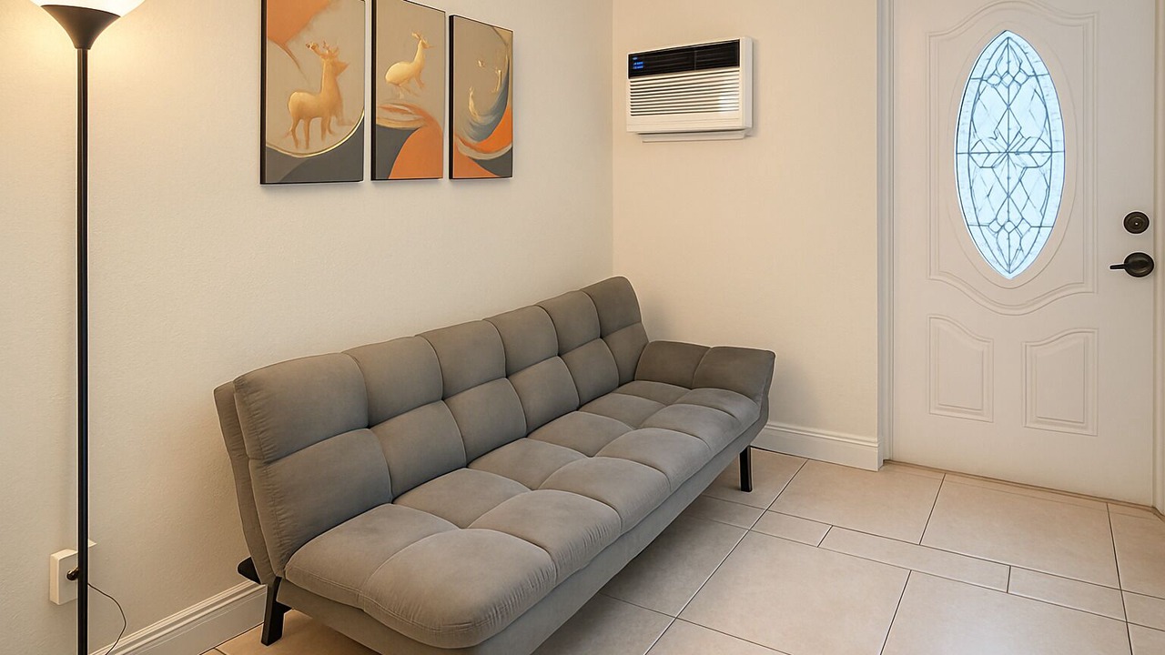 Photo of Livingroom in West Little River