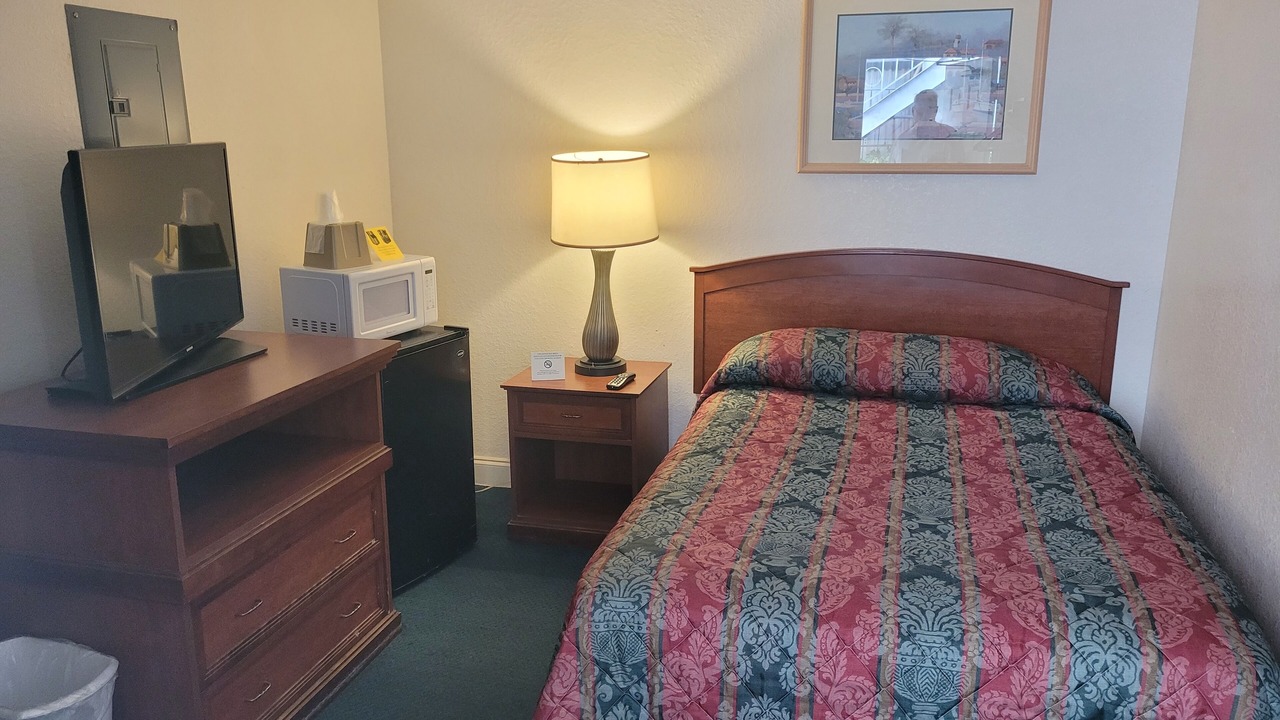 Photo of Bedroom in Old Northwood Historic District