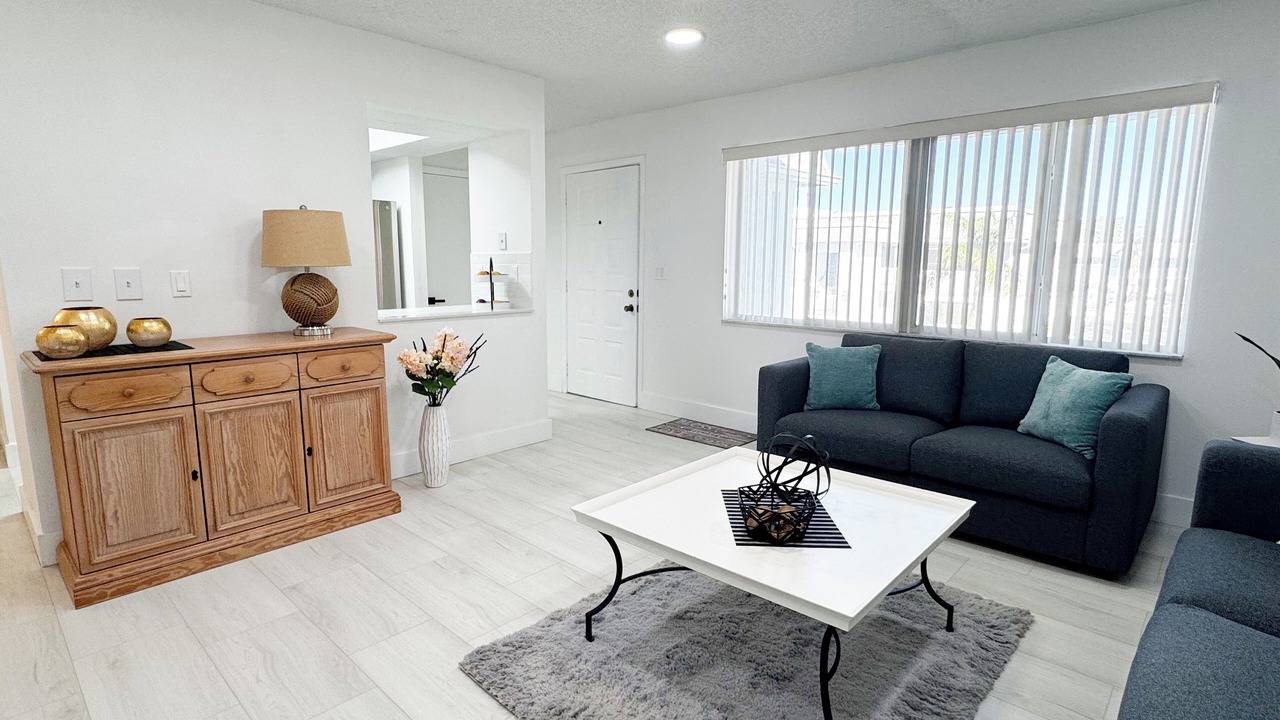 Photo of Livingroom in Edgewater