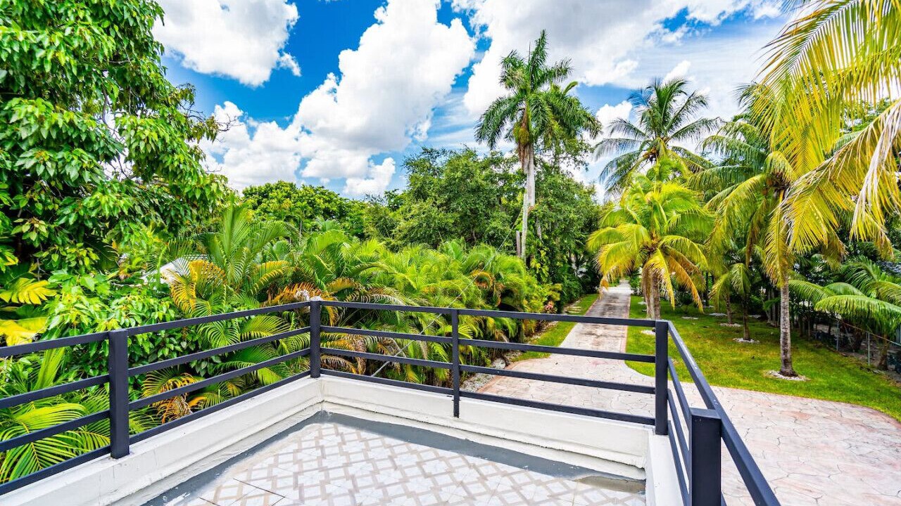 Photo of Outdoor in El Portal