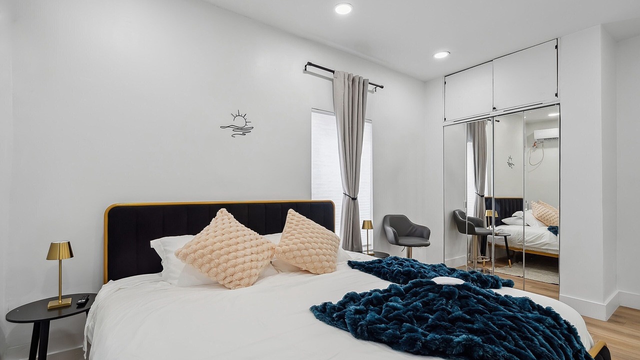 Photo of Bedroom in Hollywood South Central Beach