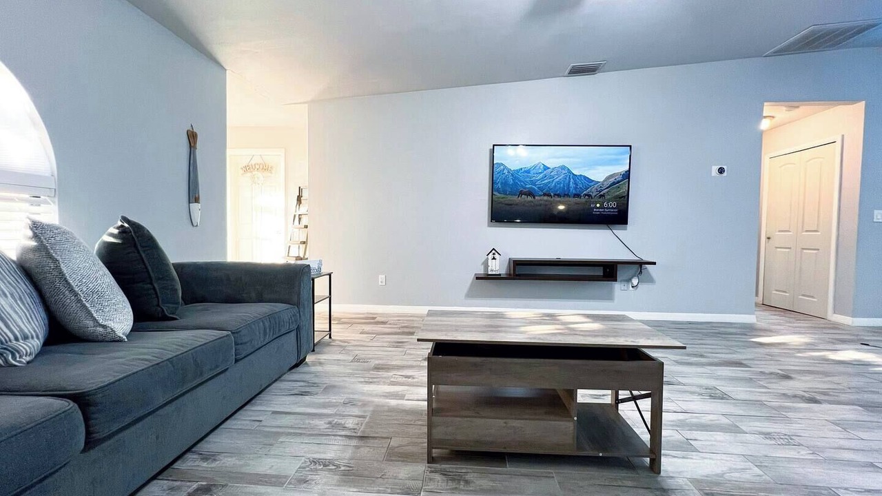 Photo of Livingroom in Lochmoor Waterway Estates