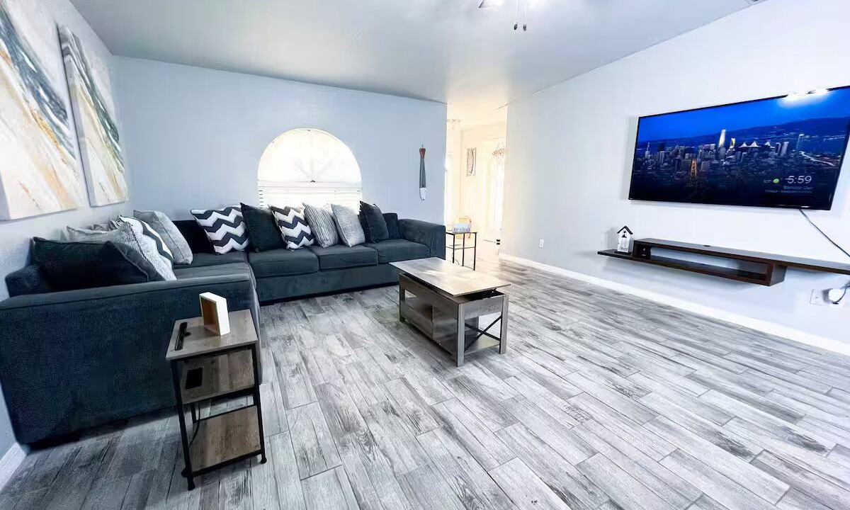 Photo of Livingroom in Lochmoor Waterway Estates