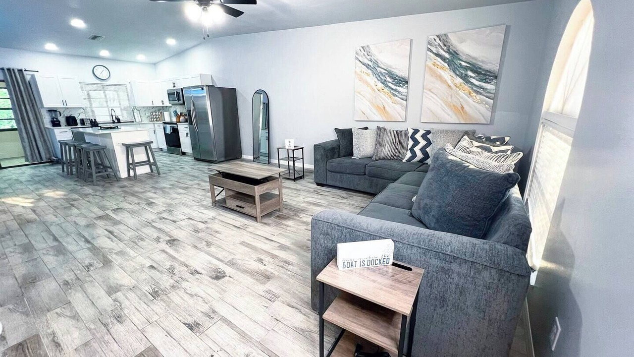 Photo of Livingroom in Lochmoor Waterway Estates