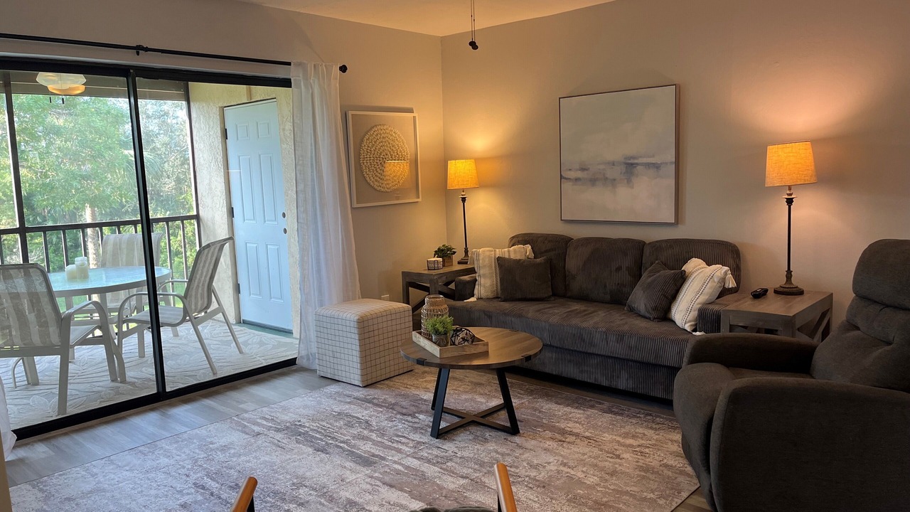 Photo of Livingroom in Cypress Lake