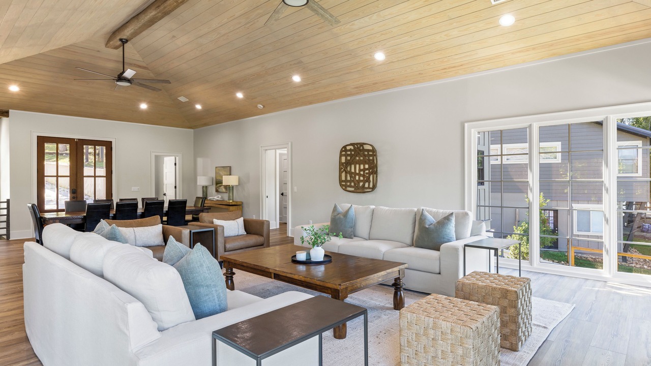 Photo of Livingroom in Jacksons' Gap