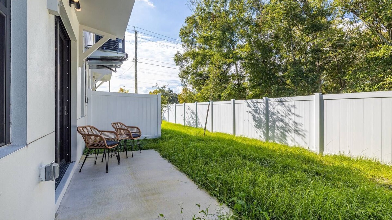 Photo of Patio Balcony in Pinecrest West Park