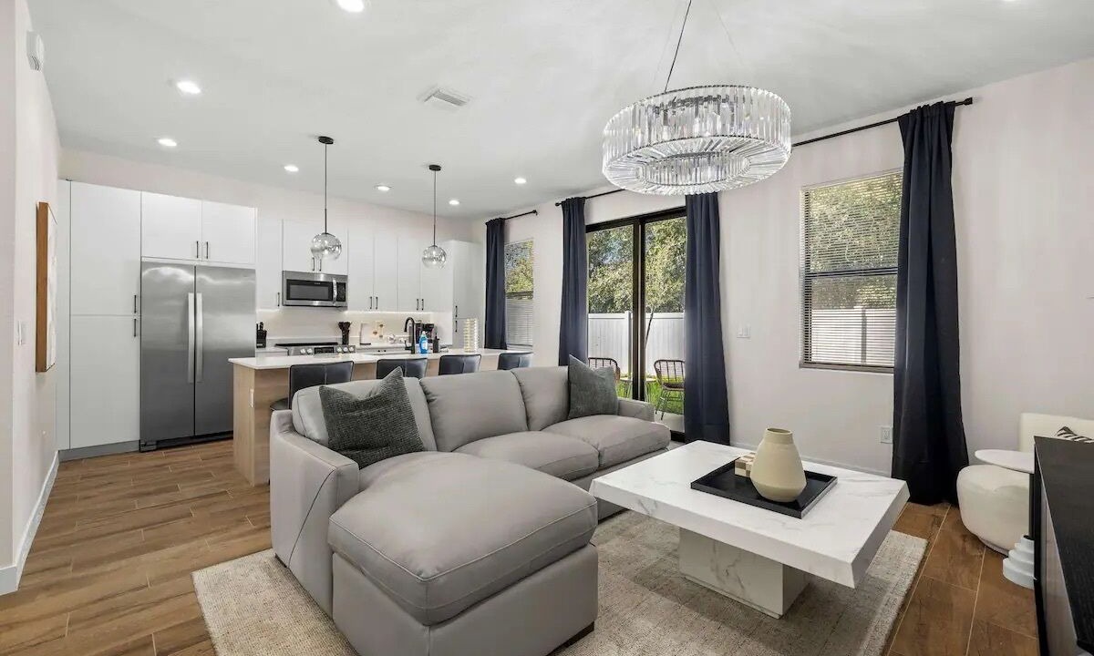 Photo of Livingroom in Pinecrest West Park