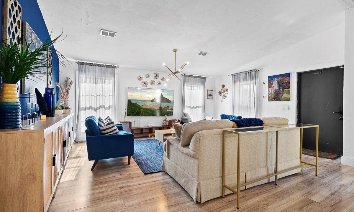 Photo of Livingroom in Palm Beach - West Palm Beach