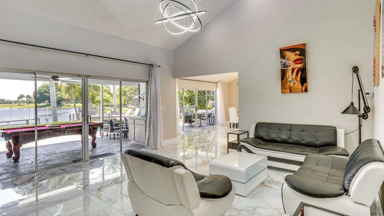 Photo of Livingroom in Greenview Shores