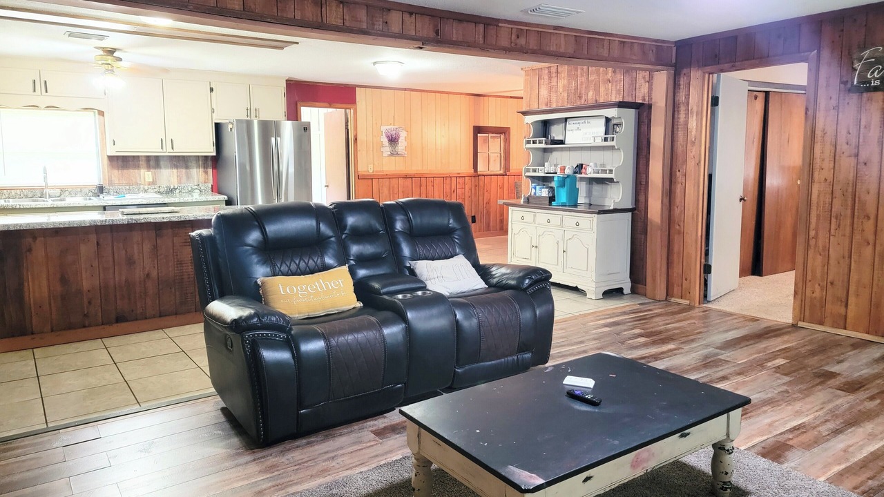 Photo of Livingroom in Perry