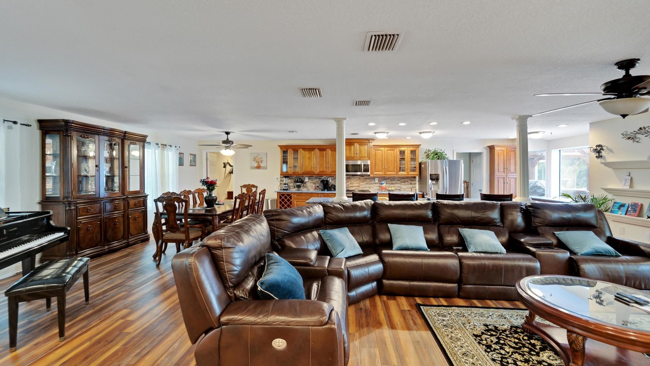 Photo of Livingroom in Seffner Community Alliance