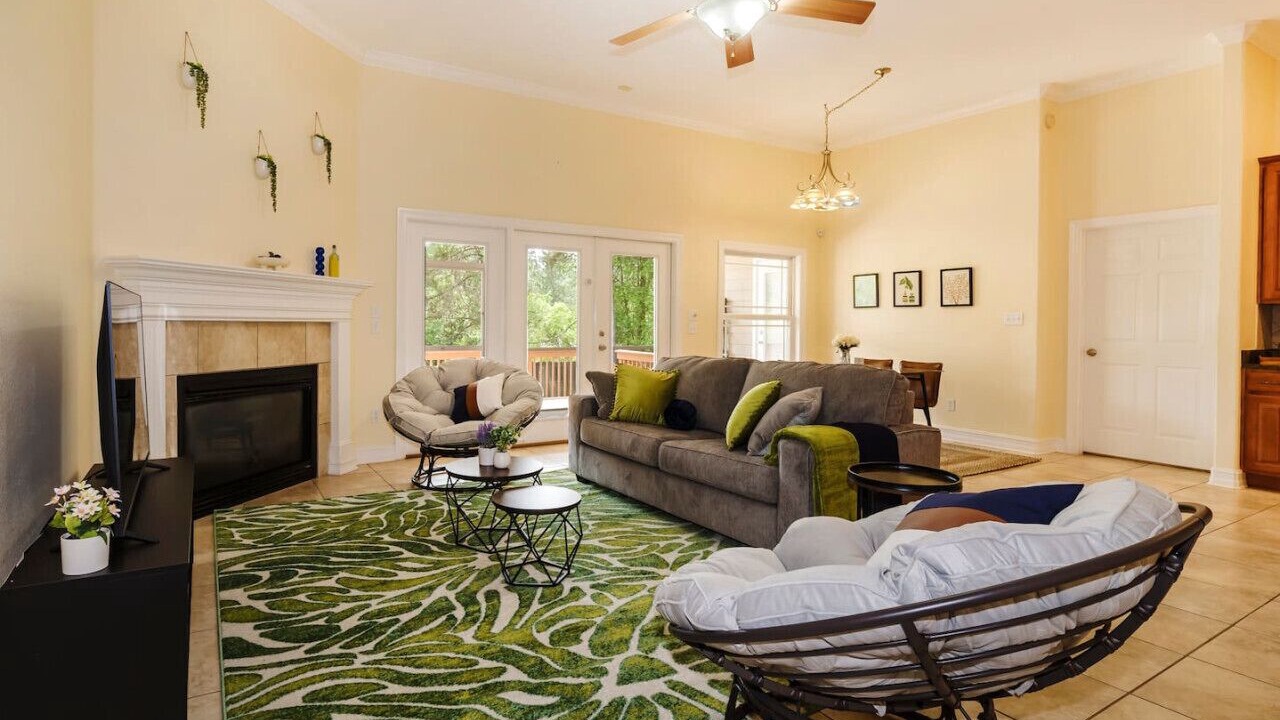 Photo of Livingroom in Tallahassee