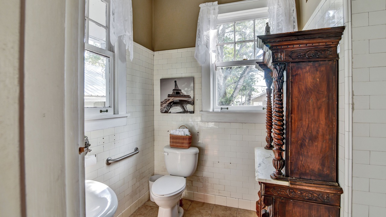 Photo of Bathroom in Arcadia Historic District