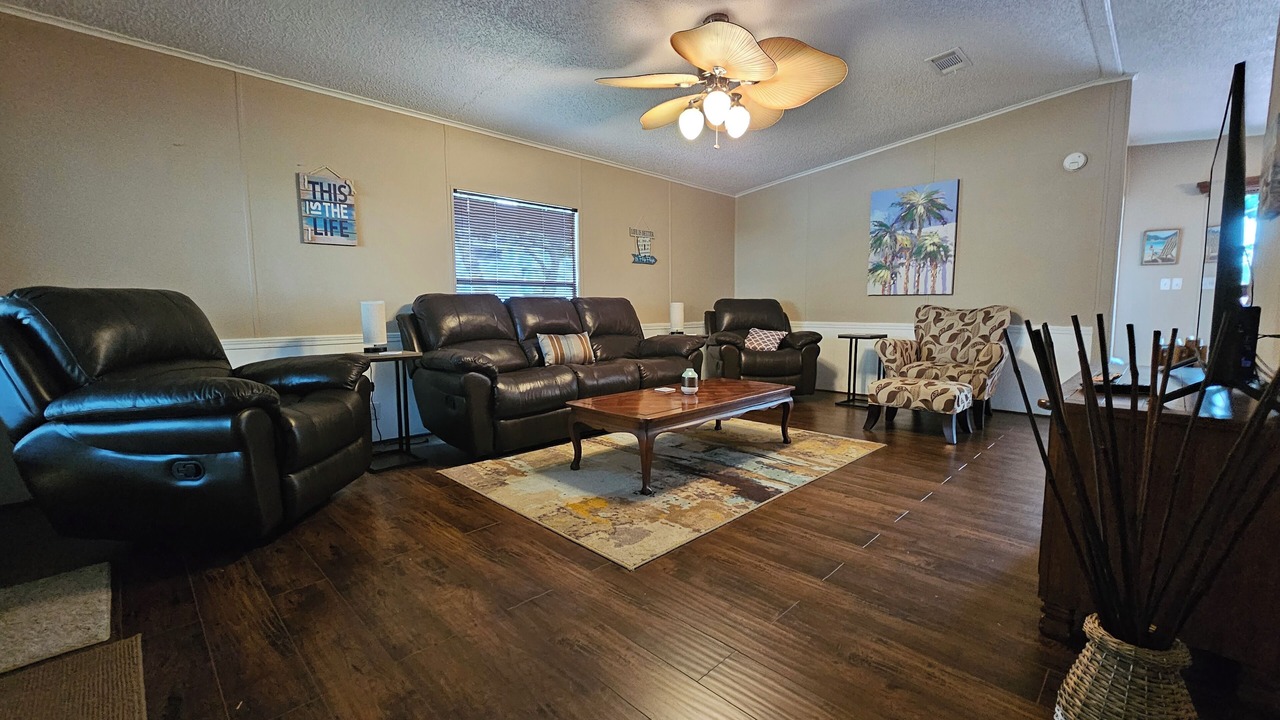 Photo of Livingroom in Lakewood Park